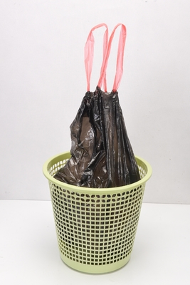 Sacos de lixo com corda de tração feitos de plástico HDPE