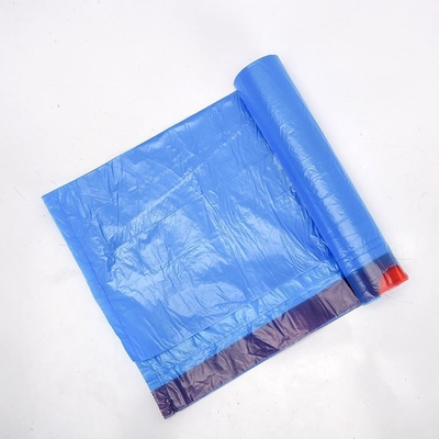 Sacos de lixo de plástico com cordas coloridas e grossas em rolos para gestão limpa de resíduos